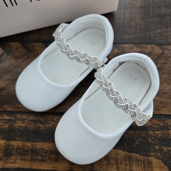 Tip Top Kids Girls MaryJane White Shoe with Rhinestone Strap. Style S169. Size 3 - Picture 2 of 6